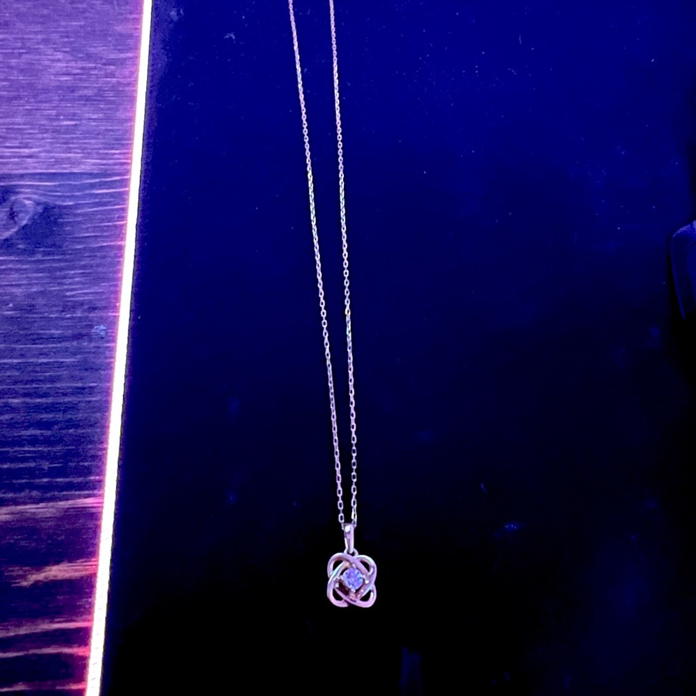 Gold necklace with pendant